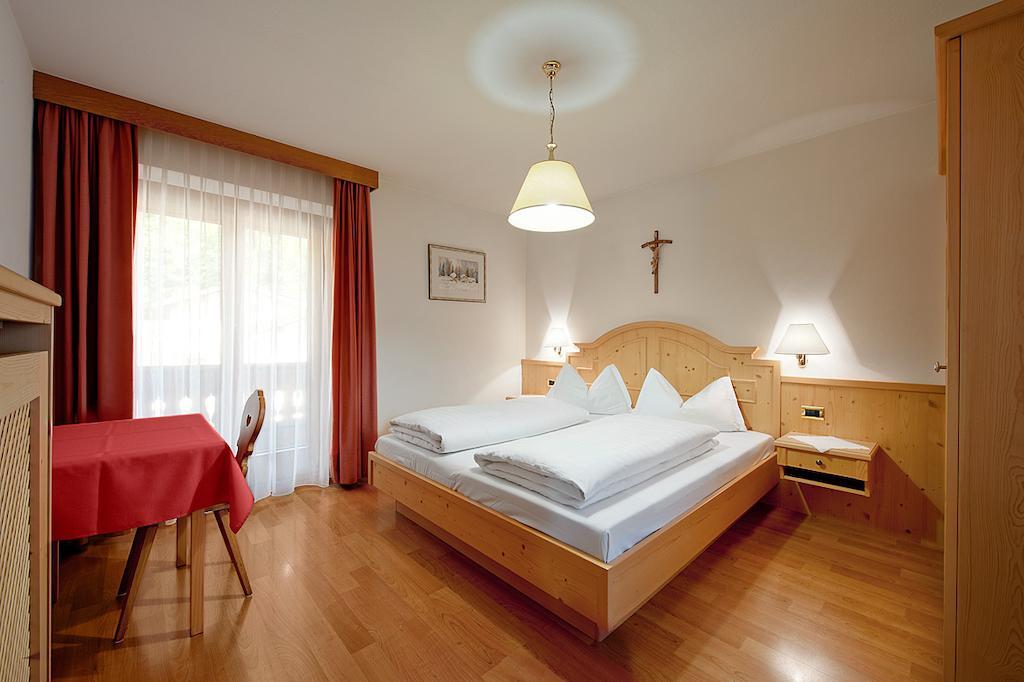 Garni Rives Bed & Breakfast Ortisei Bagian luar foto